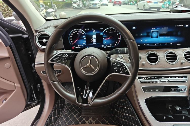 Used Mercedes-Benz E-Class 2022 Updated E 300 L Luxury Edition Steering Wheel