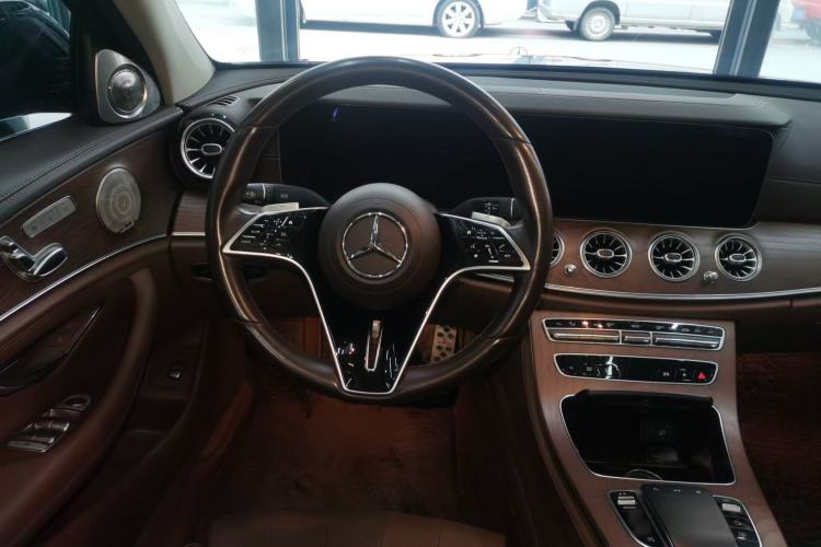 Used Mercedes-Benz E-Class 2022 Updated E 300 L Luxury Edition Steering Wheel