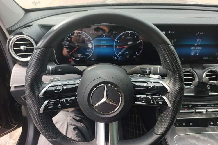 Used Mercedes-Benz E-Class 2022 Revised Version E 300 L Sport Luxury Edition Steering Wheel