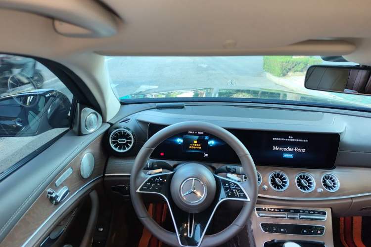 Used Mercedes-Benz E-Class 2022 Updated E 300 L Stylish Edition Steering Wheel