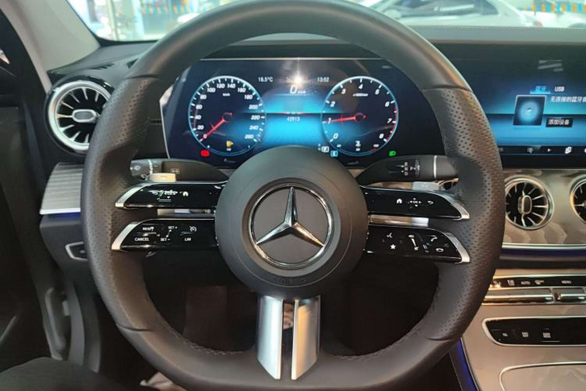 Used Mercedes-Benz E-Class 2022 Revised Version E 300 L Sport Luxury Edition Steering Wheel
