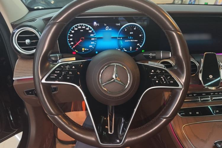 Used Mercedes-Benz E-Class 2022 Updated E 300 L Luxury Edition Steering Wheel