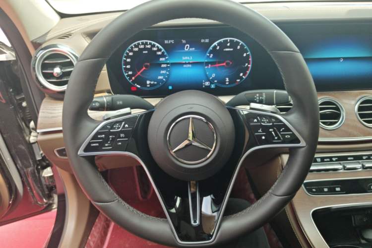 Used Mercedes-Benz E-Class 2022 Updated E 300 L Luxury Edition Steering Wheel