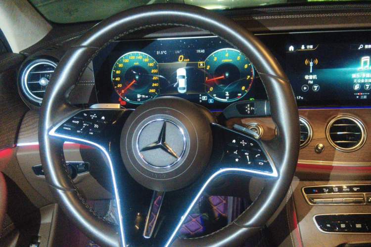 Used Mercedes-Benz E-Class 2022 Updated E 300 L Luxury Edition Steering Wheel