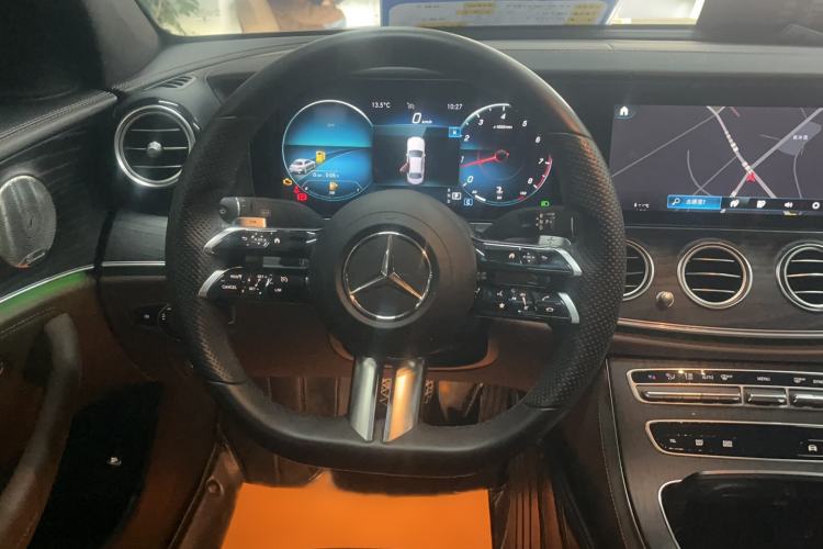 Used Mercedes-Benz E-Class 2022 Revised Version E 300 L Sport Luxury Edition Steering Wheel