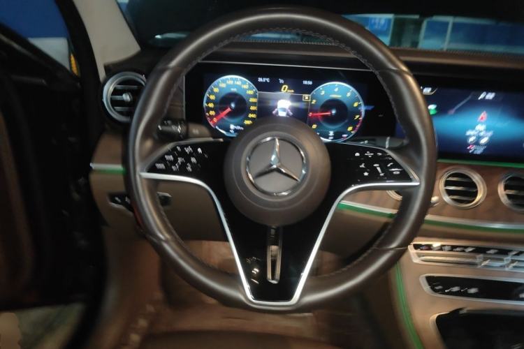 Used Mercedes-Benz E-Class 2022 Second Facelift E 260 L 4MATIC Steering Wheel