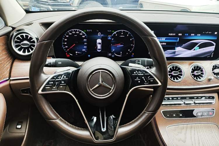 Used Mercedes-Benz E-Class 2022 Revised Version E 300 L Luxury Edition Steering Wheel