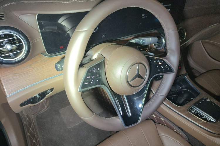 Used Mercedes-Benz E-Class 2022 Second Facelift E 260 L Steering Wheel