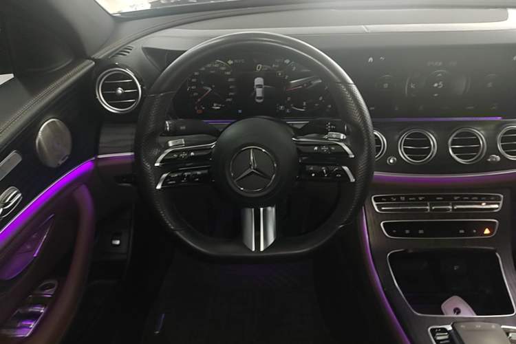 Used Mercedes-Benz E-Class 2022 Revised Version E 300 L Sport Luxury Edition Steering Wheel