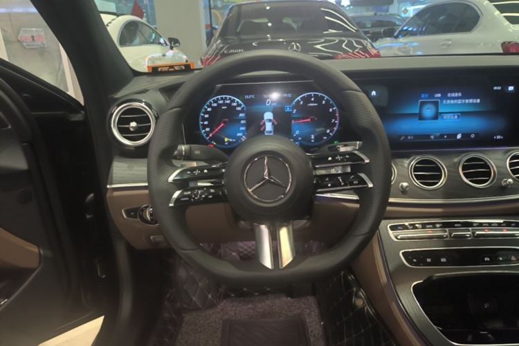 Used Mercedes-Benz E-Class 2022 Revised Version E 300 L Sport Luxury Edition Steering Wheel