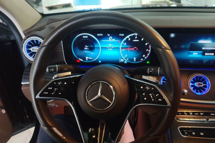 Used Mercedes-Benz E-Class 2022 Updated E 300 L Luxury Edition Steering Wheel