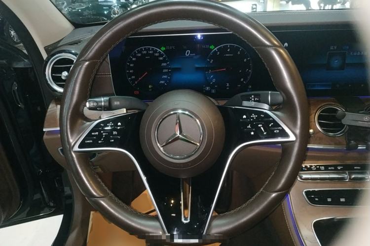 Used Mercedes-Benz E-Class 2022 Updated E 300 L Luxury Edition Steering Wheel