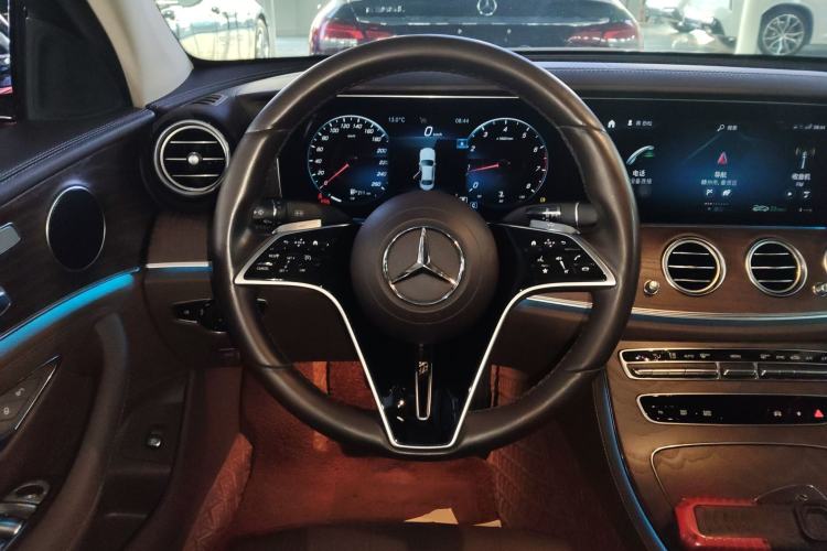 Used Mercedes-Benz E-Class 2022 Second Facelift E 300 L Fashion Edition Steering Wheel