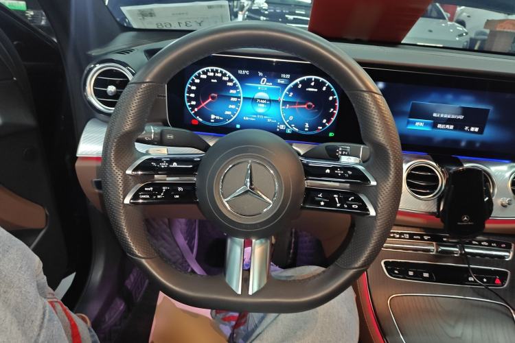 Used Mercedes-Benz E-Class 2022 Revised Version E 300 L Sport Luxury Edition Steering Wheel