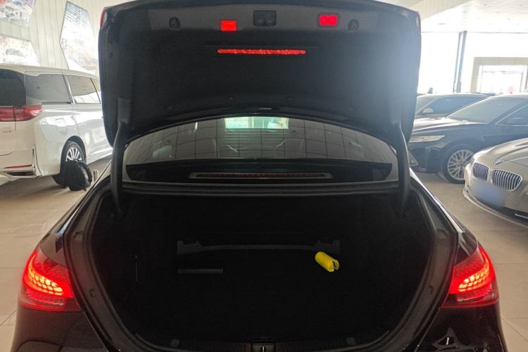 Used Mercedes-Benz E-Class 2022 Second Facelift E 300 L Fashion Edition Trunk