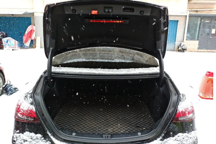 Used Mercedes-Benz E-Class 2022 Updated E 260 L Trunk
