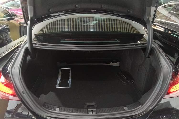 Used Mercedes-Benz E-Class 2022 E 300 L Sport Luxury Edition Trunk