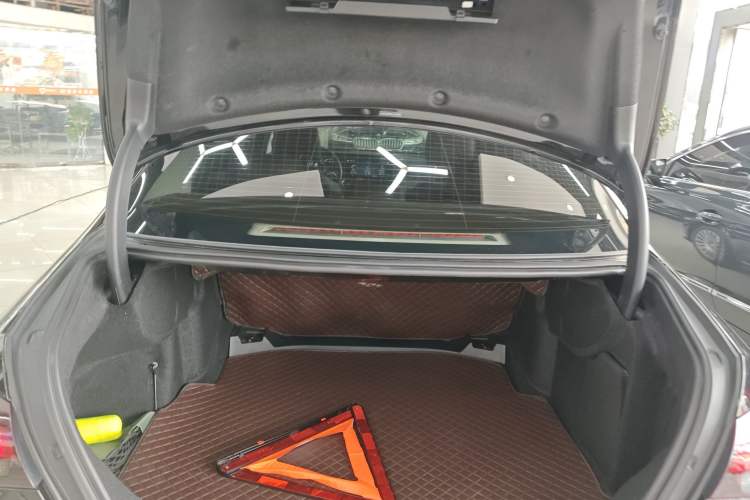 Used Mercedes-Benz E-Class 2022 Updated E 300 L Stylish Edition Trunk