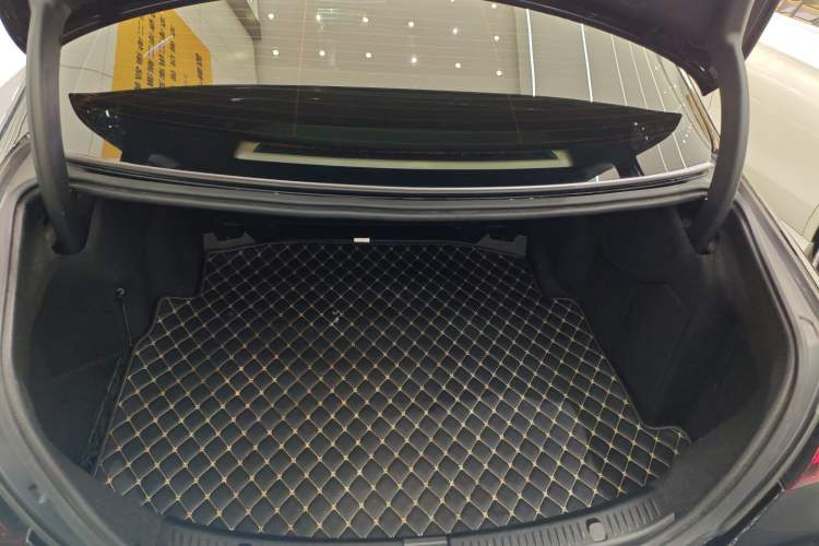 Used Mercedes-Benz E-Class 2022 Updated E 300 L Luxury Edition Trunk