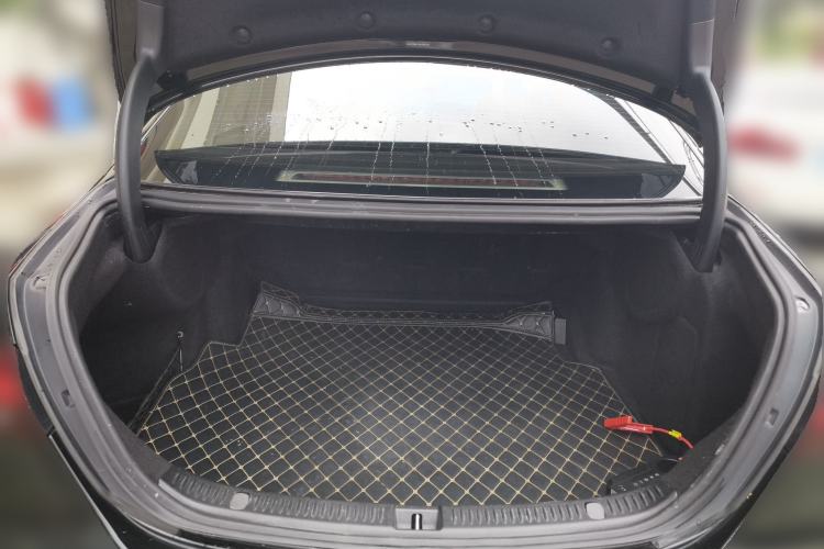 Used Mercedes-Benz E-Class 2022 Updated E 260 L Trunk