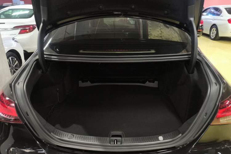 Used Mercedes-Benz E-Class 2022 E 260 L Trunk