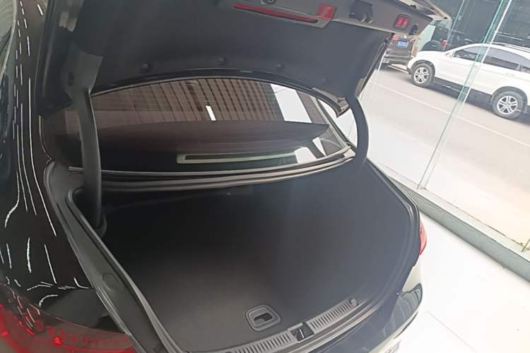 Used Mercedes-Benz E-Class 2022 Revised Version E 300 L Fashion Edition Trunk