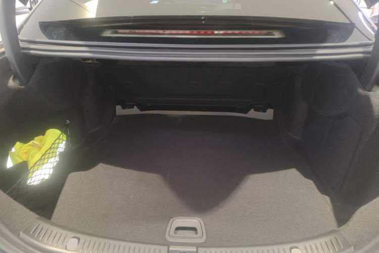 Used Mercedes-Benz E-Class 2022 Revised Version E 300 L Fashion Edition Trunk