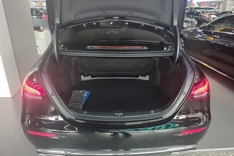 Used Mercedes-Benz E-Class 2022 Revised Version E 300 L Fashion Edition Trunk
