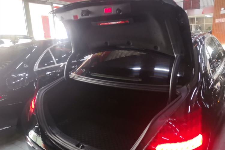 Used Mercedes-Benz E-Class 2022 Second Facelift E 300 L Fashion Edition Trunk