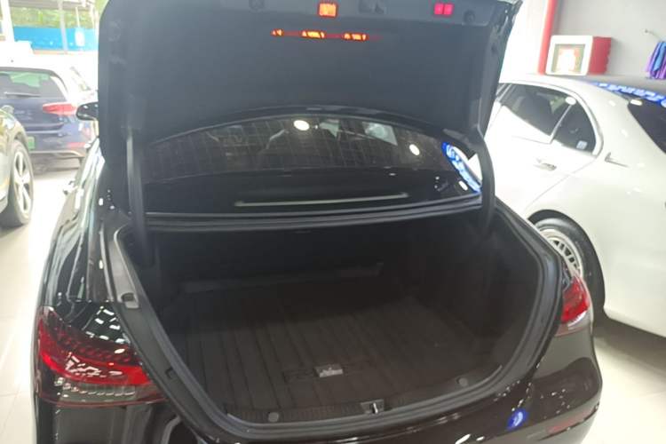 Used Mercedes-Benz E-Class 2022 Revised Version E 300 L Luxury Edition Trunk