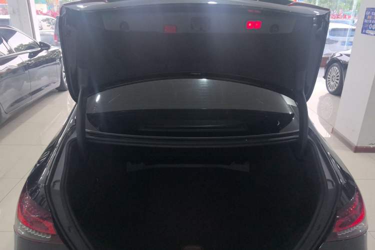 Used Mercedes-Benz E-Class 2022 Second Facelift E 300 L Sporty and Stylish Edition Trunk