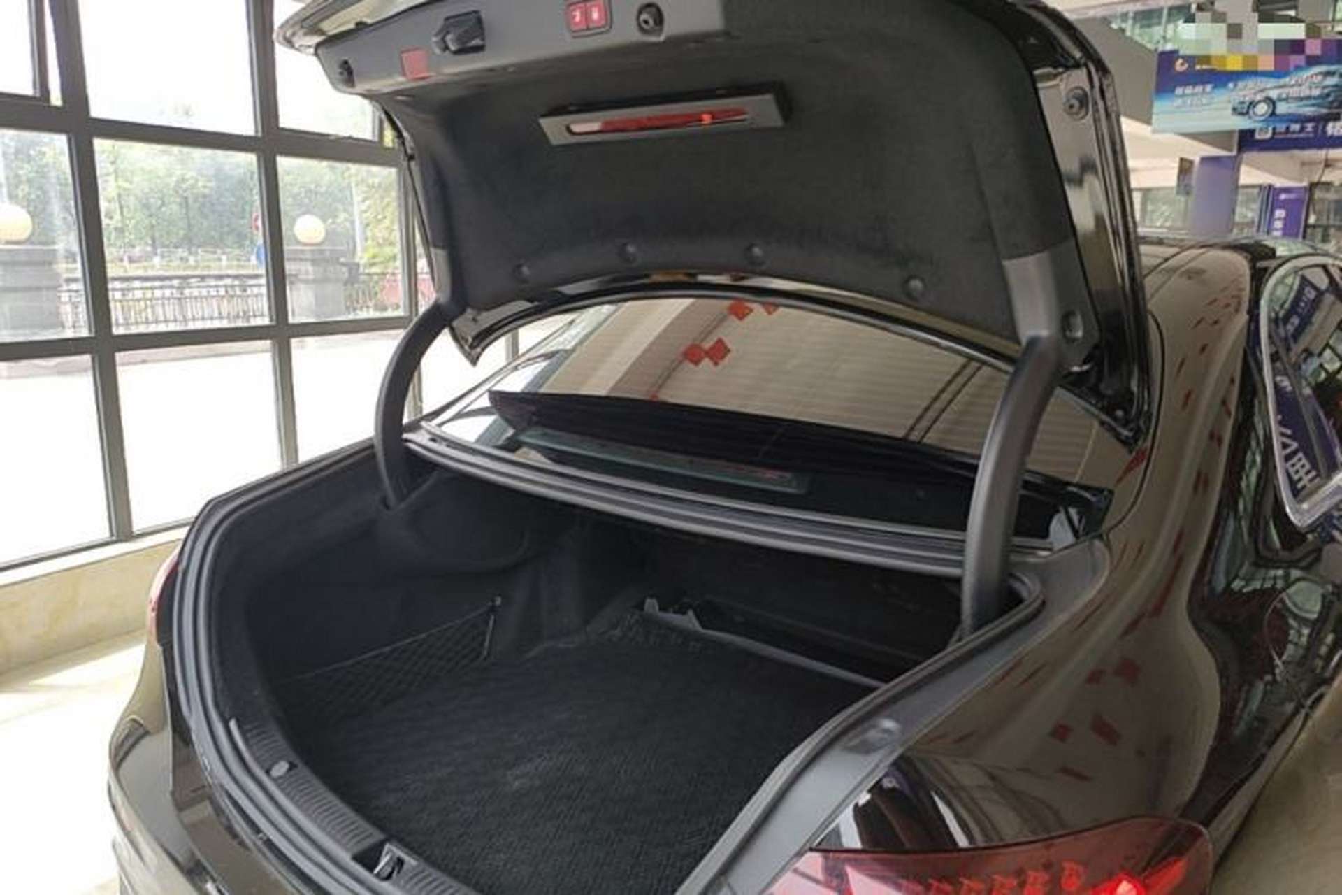 Used Mercedes-Benz E-Class 2022 Second Facelift E 300 L Sporty and Stylish Edition Trunk