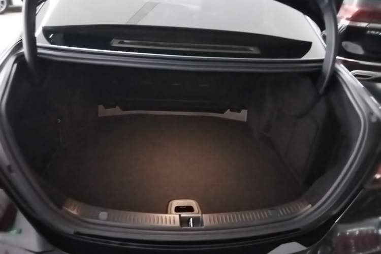 Used Mercedes-Benz E-Class 2022 Updated E 300 L Stylish Edition Trunk