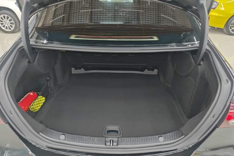 Used Mercedes-Benz E-Class 2022 Revised Version E 300 L Fashion Edition Trunk