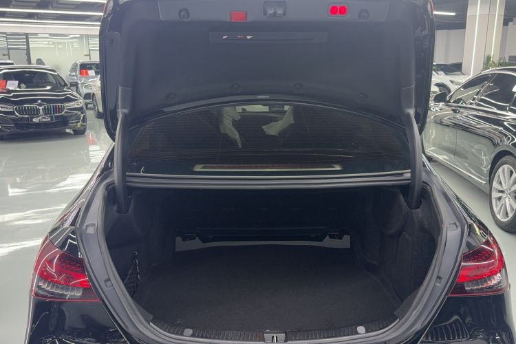 Used Mercedes-Benz E-Class 2022 Second Facelift E 300 L Fashion Edition Trunk