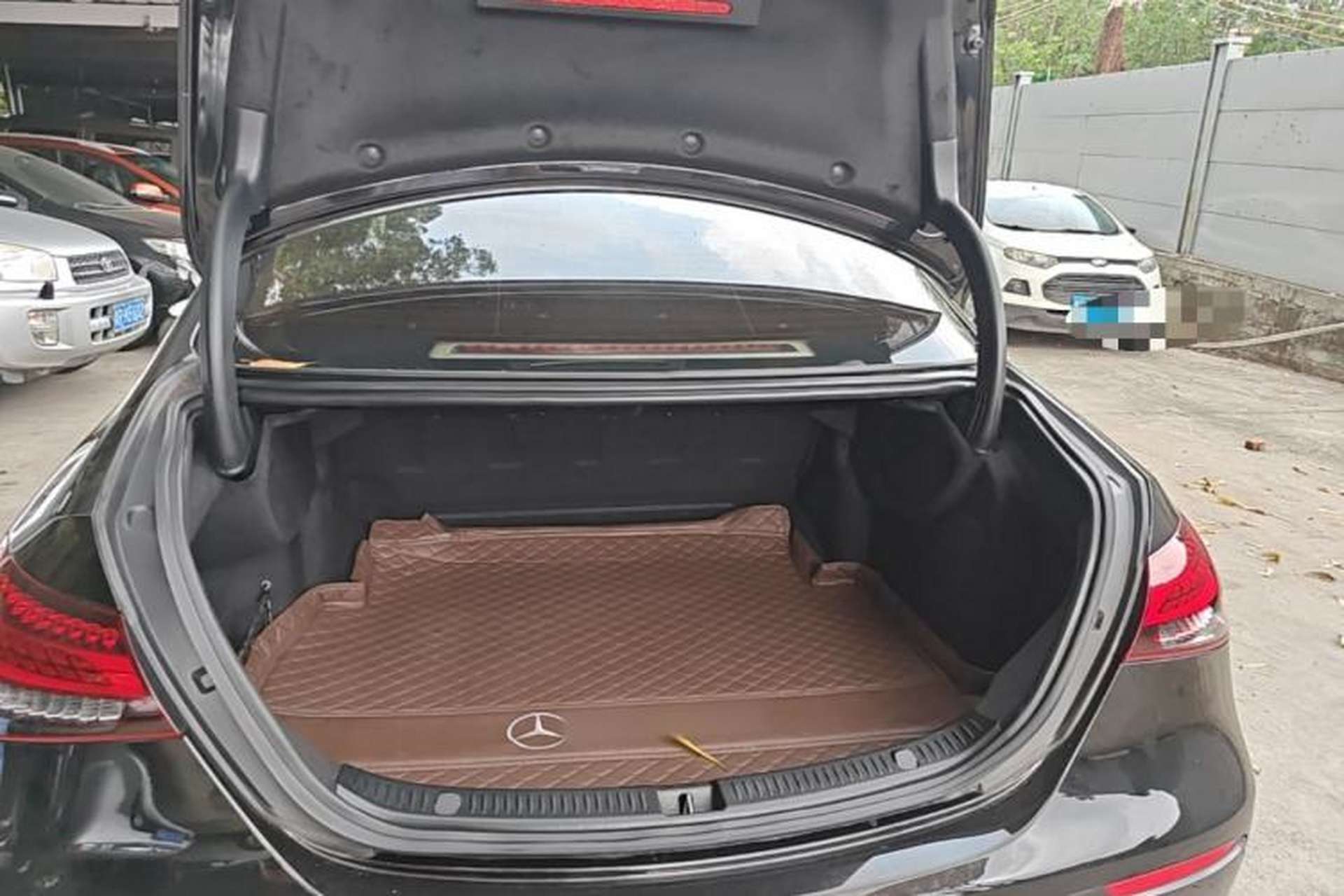 Used Mercedes-Benz E-Class 2022 E 260 L Trunk