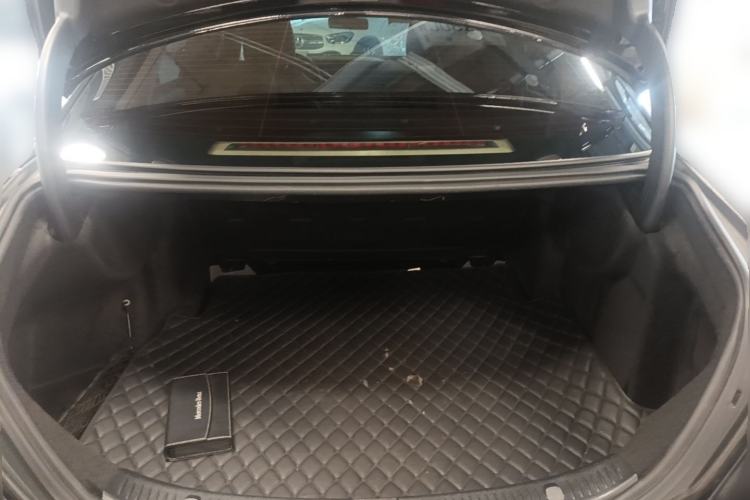 Used Mercedes-Benz E-Class 2022 E 260 L Trunk