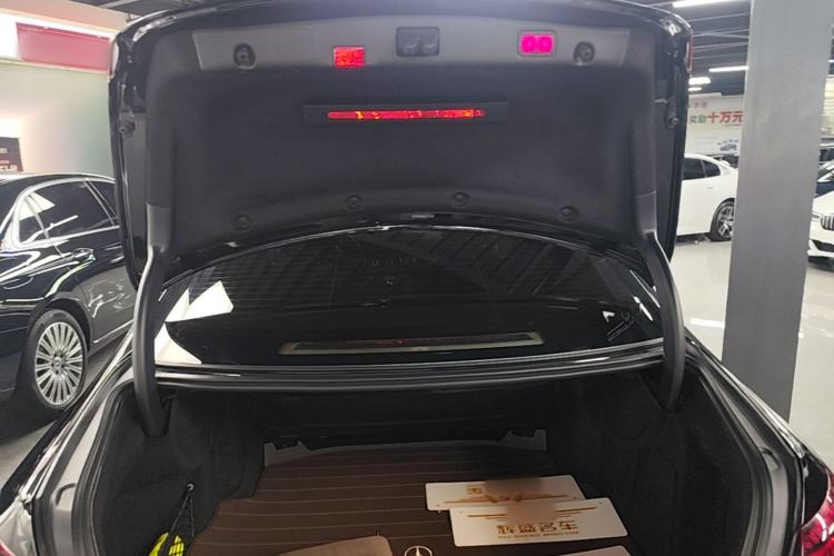 Used Mercedes-Benz E-Class 2022 E 300 L Premium Edition Trunk