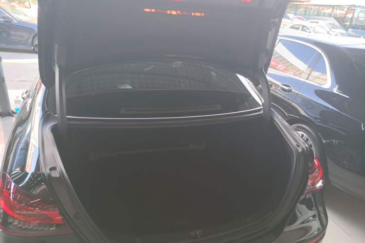 Used Mercedes-Benz E-Class 2022 Updated E 300 L Stylish Edition Trunk