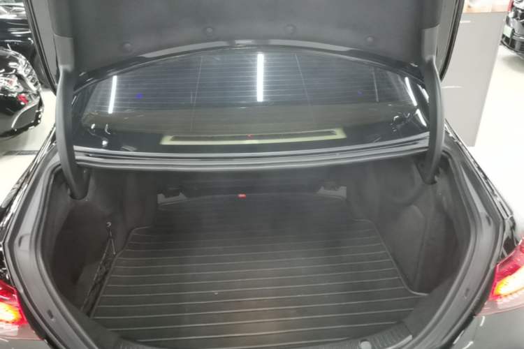 Used Mercedes-Benz E-Class 2022 Updated E 300 L Luxury Edition Trunk
