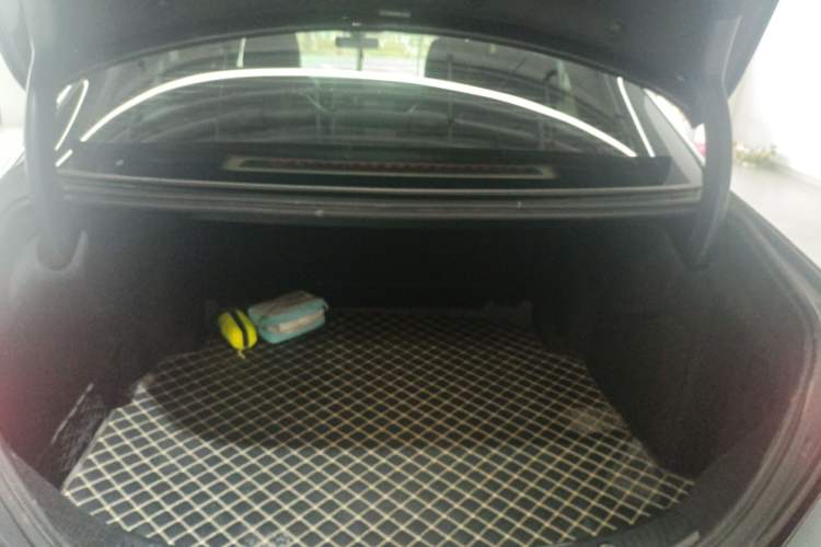 Used Mercedes-Benz E-Class 2022 Second Facelift E 260 L Trunk