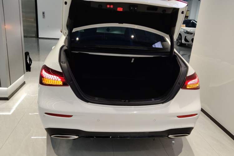 Used Mercedes-Benz E-Class 2022 E 260 Stylish Sports Edition Trunk
