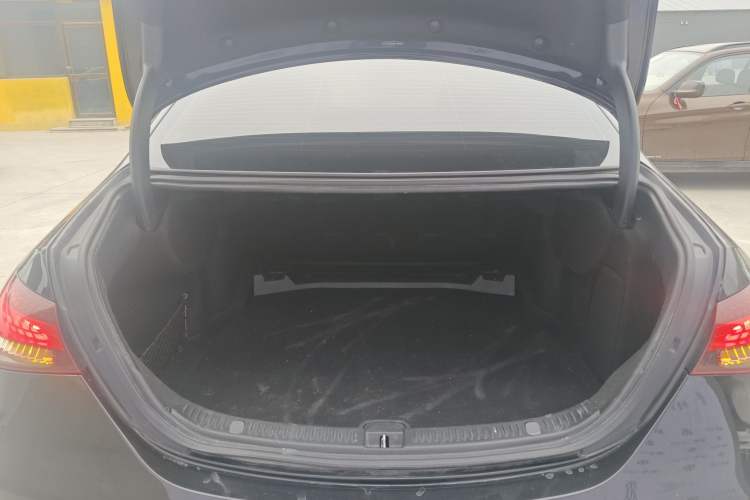 Used Mercedes-Benz E-Class 2022 Updated E 300 L Stylish Edition Trunk