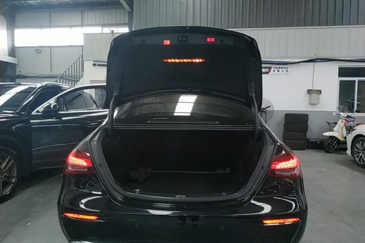 Used Mercedes-Benz E-Class 2022 E 300 L Luxury Model Trunk