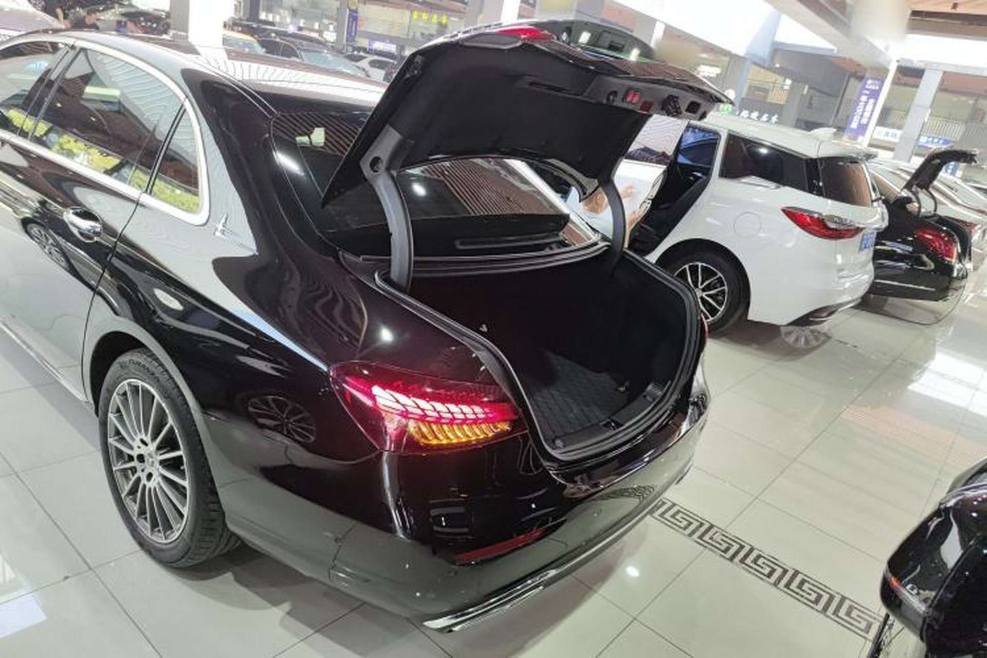 Used Mercedes-Benz E-Class 2022 E 260 L Trunk