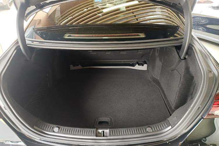 Used Mercedes-Benz E-Class 2022 E 300 L Stylish Model Trunk