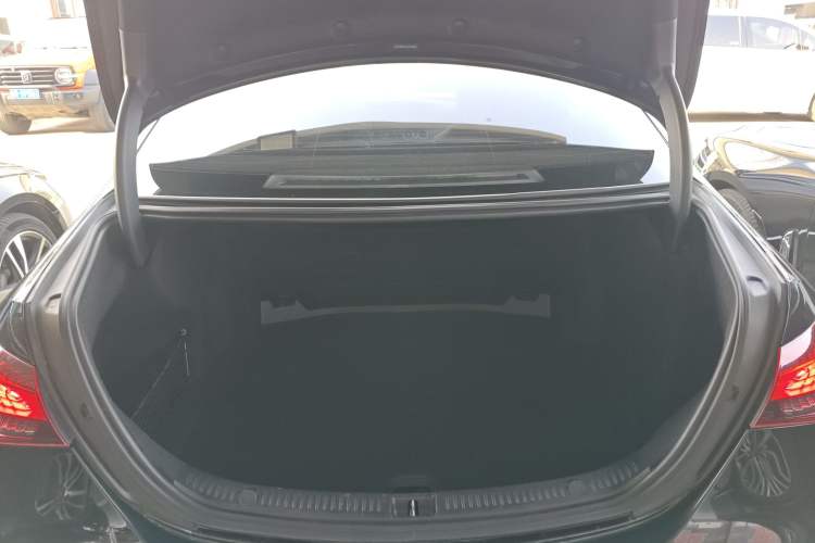 Used Mercedes-Benz E-Class 2022 Second Facelift E 300 L Fashion Edition Trunk