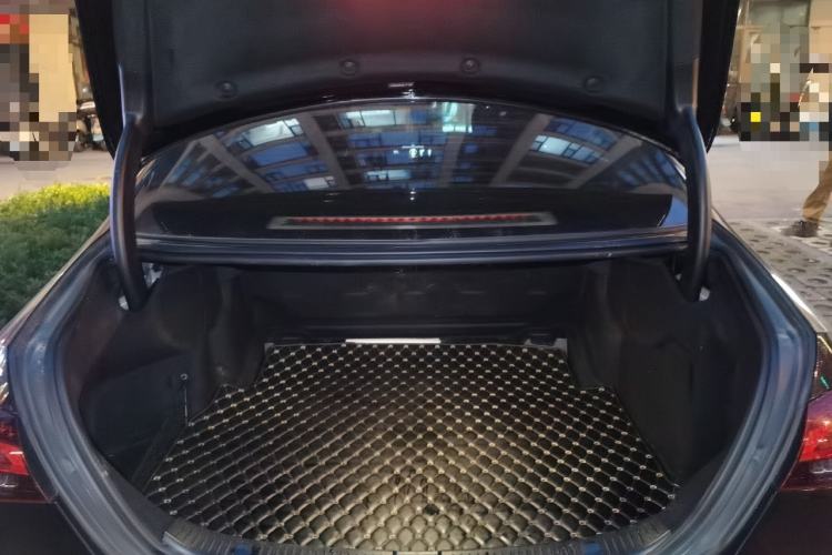 Used Mercedes-Benz E-Class 2022 E 260 L Trunk