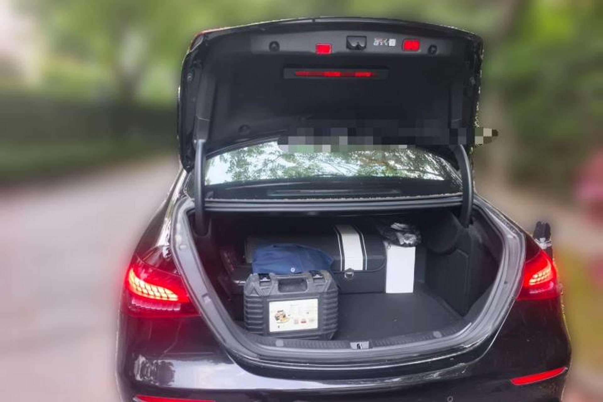 Used Mercedes-Benz E-Class 2022 Revised Version E 300 L Sporty and Stylish Edition Trunk