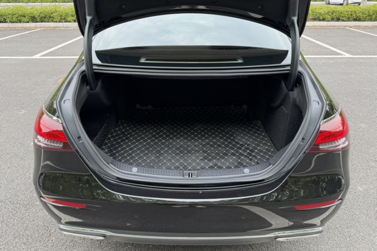 Used Mercedes-Benz E-Class 2022 Second Facelift E 260 L Trunk